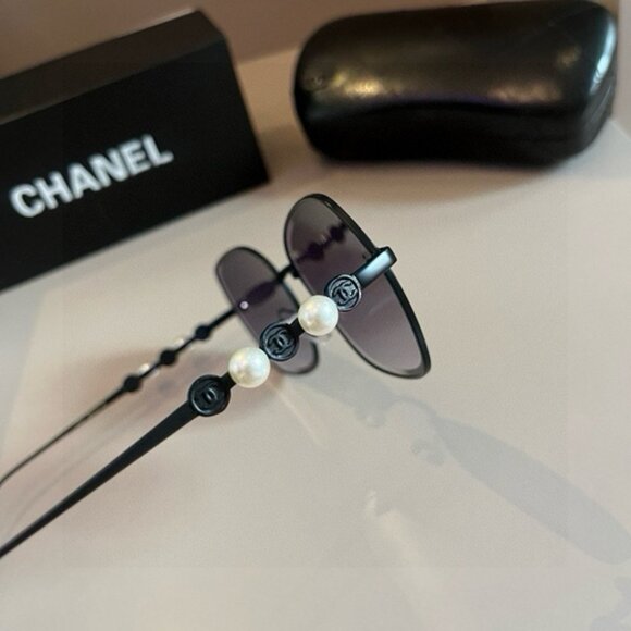CHANEL Women\'s Black Sunglasses main image 4